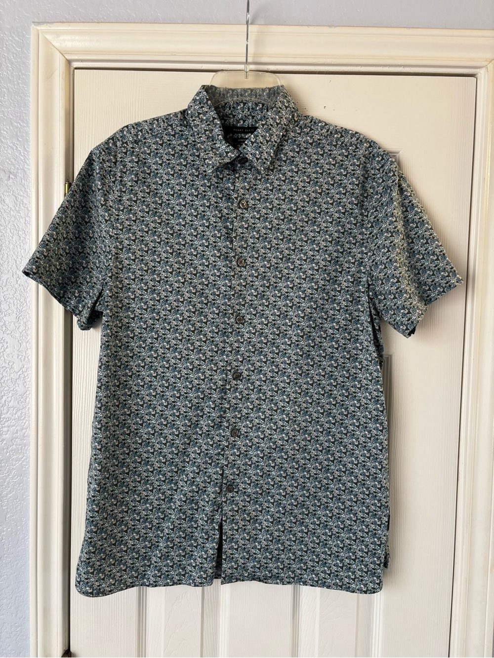 Perry Ellis Men’s Short-Sleeve Button-Down Shirt in Blue Print Size Medium